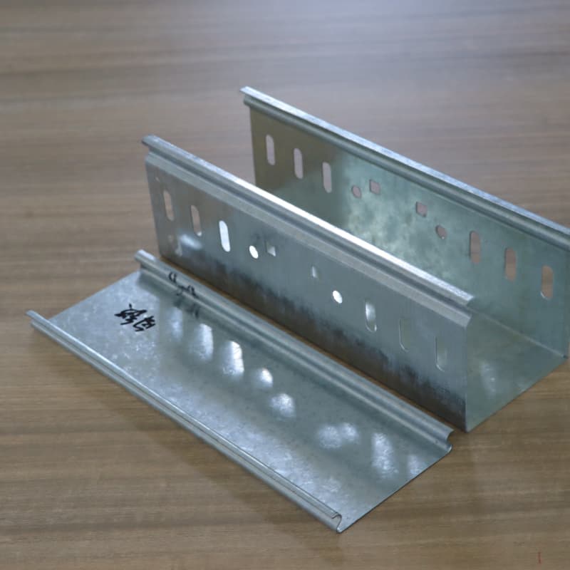 የአረብ ብረት የራስ-መቆለፊያ የኬብል ትሪ