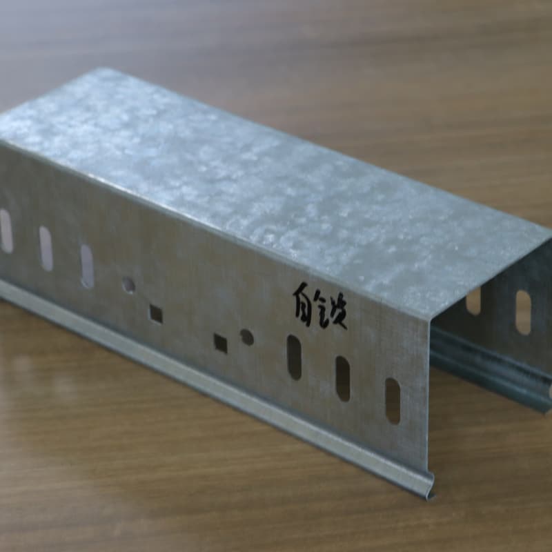 የአረብ ብረት የራስ-መቆለፊያ የኬብል ትሪ