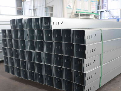 ሙቅ-ማጥለቅ የገሊላውን ትሪ